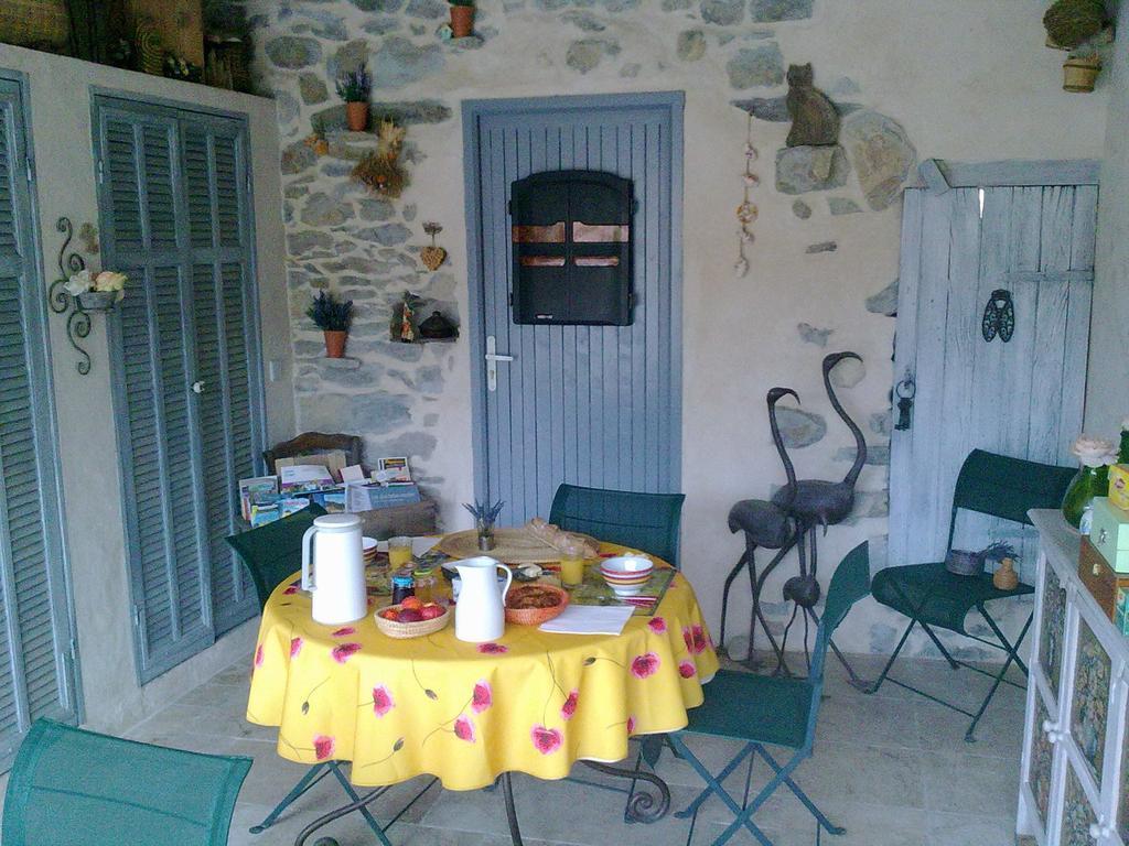 Bed and Breakfast La Bastide Des Sources Ле-Кастелле Экстерьер фото