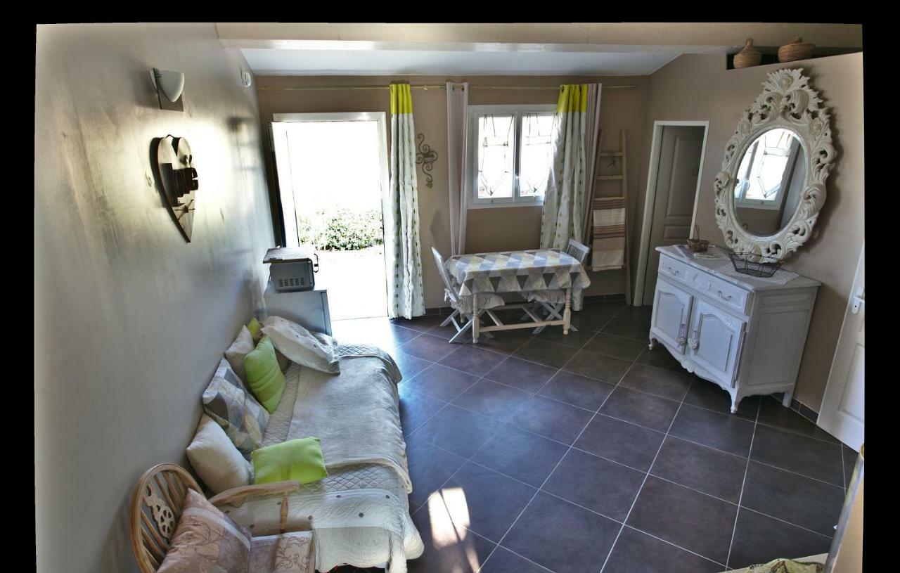 Bed and Breakfast La Bastide Des Sources Ле-Кастелле Экстерьер фото