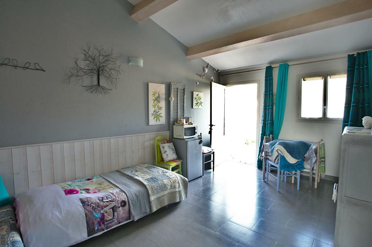 Bed and Breakfast La Bastide Des Sources Ле-Кастелле Экстерьер фото